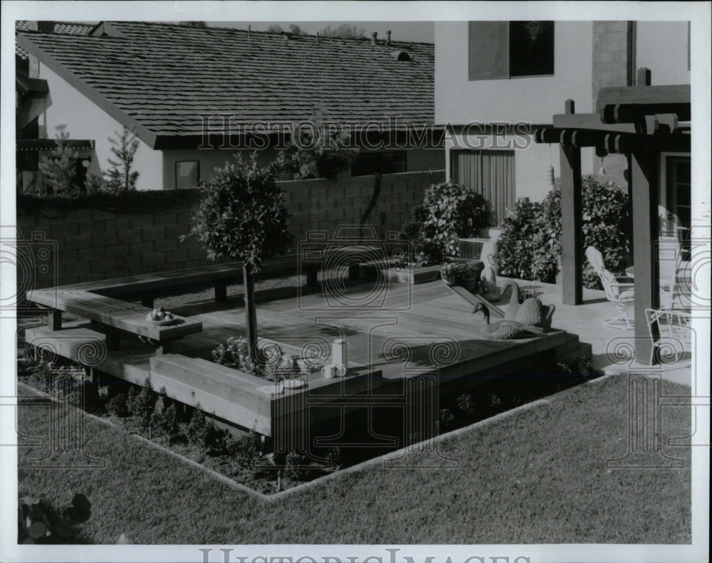 Press Photo Redwood deck Sunbelt tract booklet color - RRW60389 - Historic Images