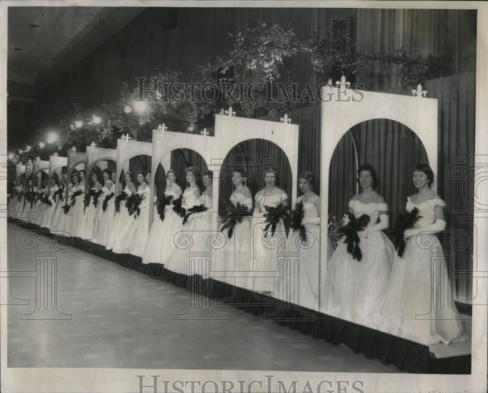 1958 Press Photo Grand Ballroom Concord Hitlon Women - RRW60429 - Historic Images