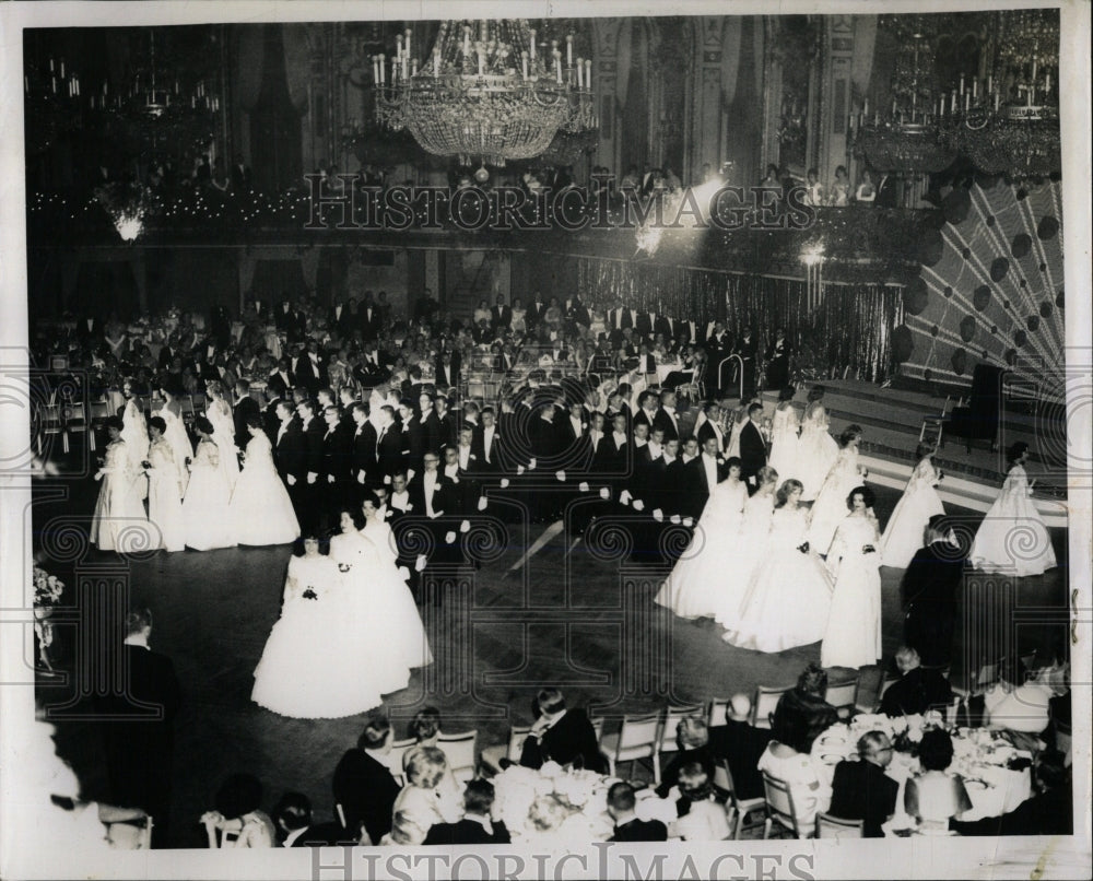 1960 Press Photo Debutantes Cotillion - RRW60431 - Historic Images