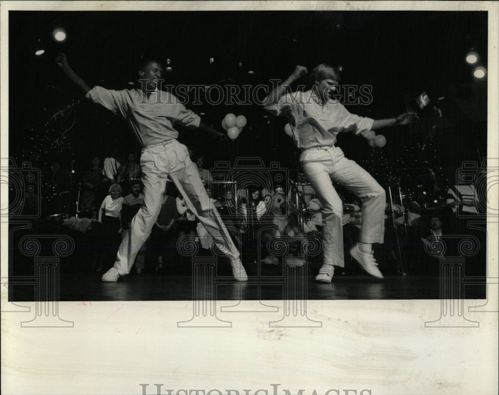 1985 Press Photo John Horsting Harold Shepard mime - RRW60519 - Historic Images