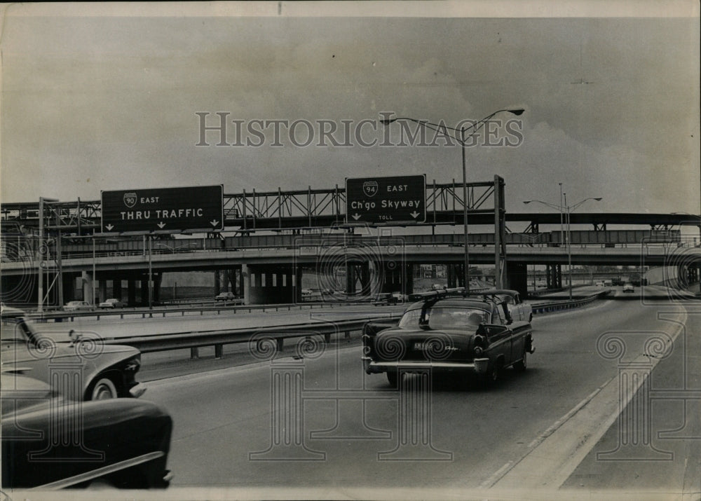 1963 Press Photo Chicago Sky way motorist Illinois Sign - RRW60527 - Historic Images