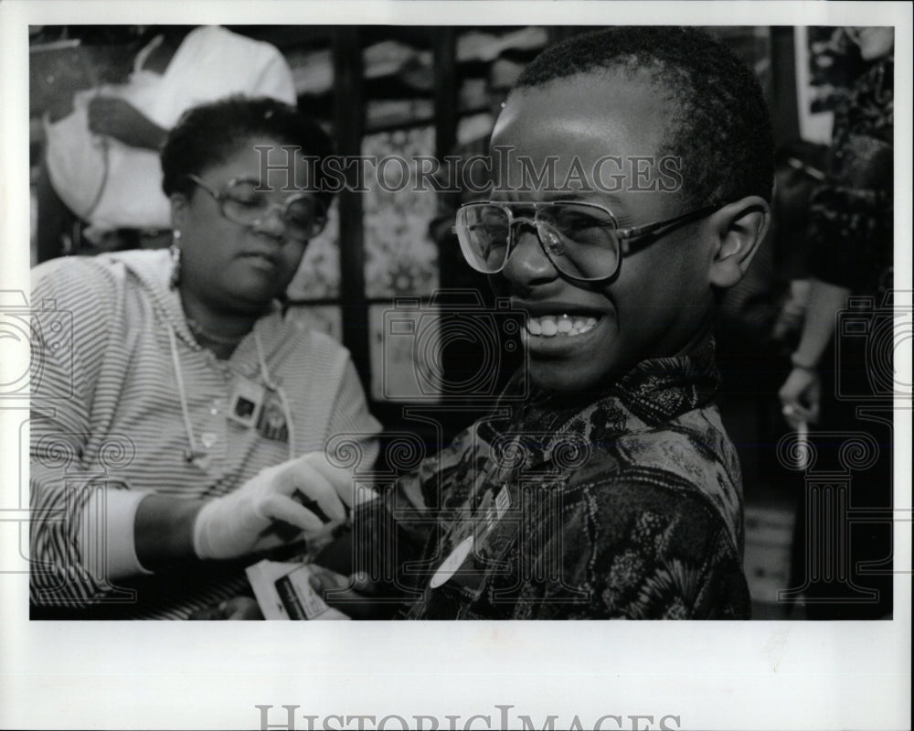 1992 Press Photo Kevin Henderson Clay Elementary School - RRW60579 - Historic Images