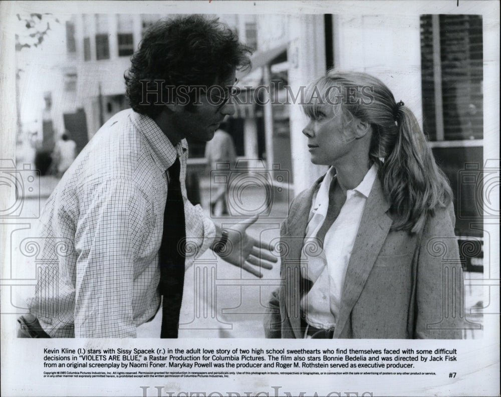 1968 Press Photo Kevin Kline Sissy Spacek Violets Blue - RRW60759 - Historic Images