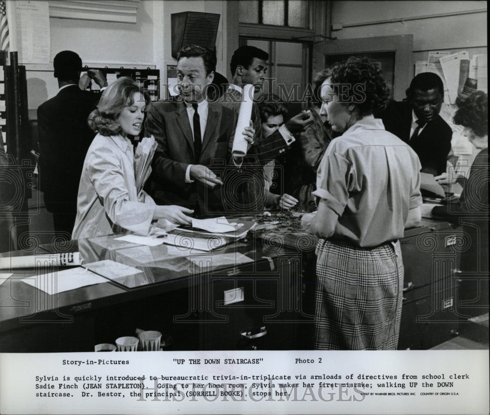 1967 Press Photo Up Down Staircase Sylvia triva - RRW60805 - Historic Images