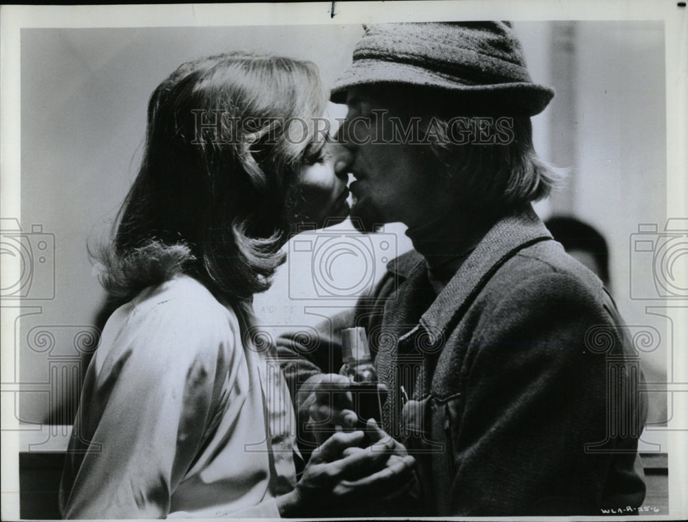 1977 Press Photo Lauren Hutton Kent Carradine Welocome - RRW60847 ...