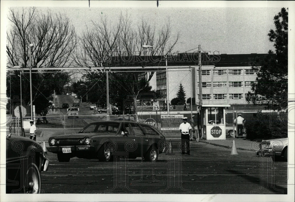 1979 Press Photo Great Lakes Snipes navy teen civilian - RRW60869 - Historic Images