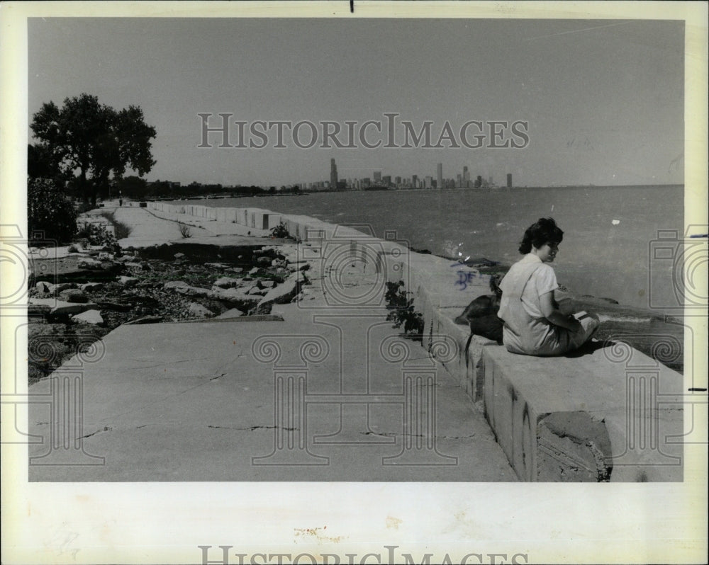 1985 Press Photo Crumbling beach Hazardous Bomb Walk - RRW60873 - Historic Images