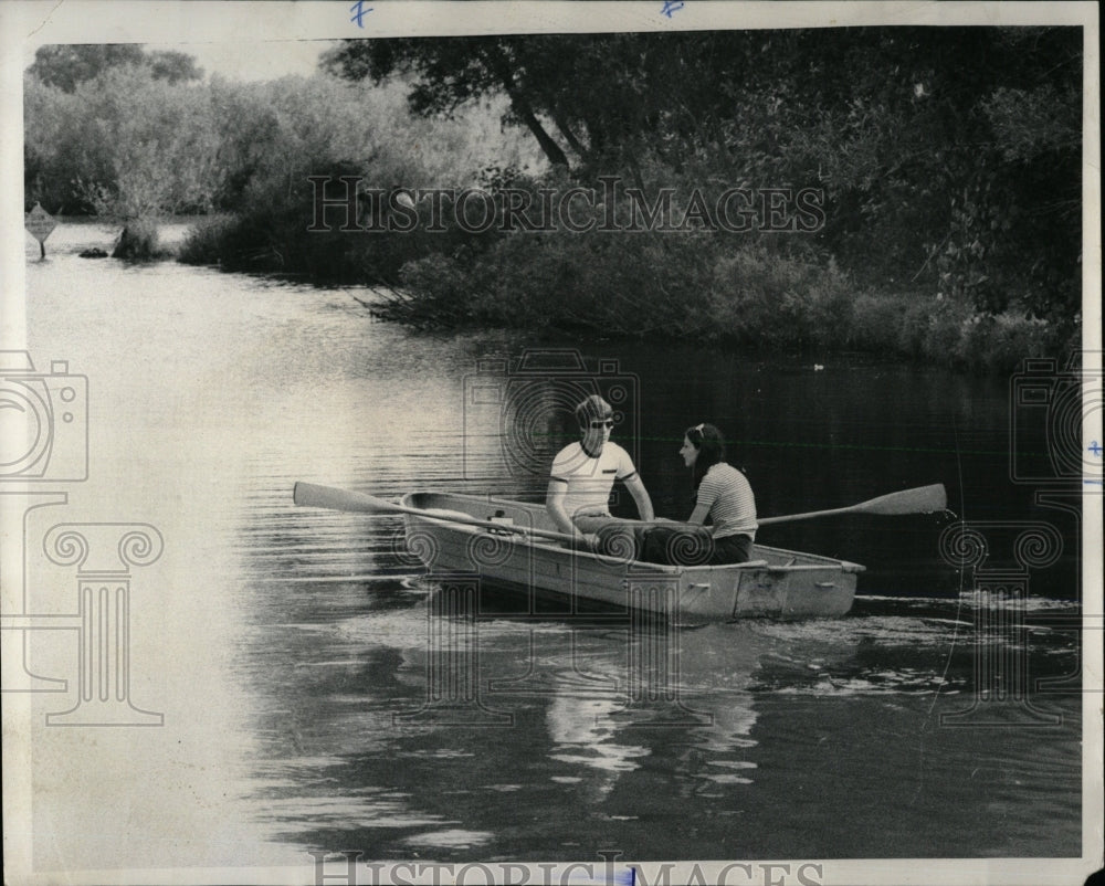 1975 Press Photo Chain O Lake Water Fun Families Friend - RRW60917 - Historic Images