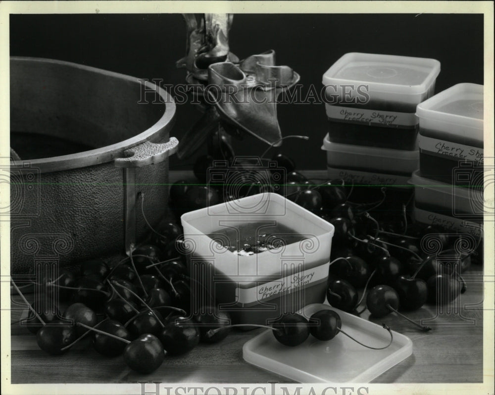 1981 Press Photo Fresh Cherries Used to Make Jam - RRW61007 - Historic Images