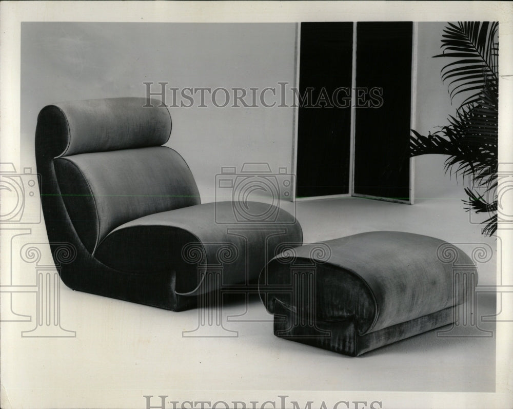 1969 Press Photo Slipper Chair Selig Rolling Italian - RRW61011 - Historic Images