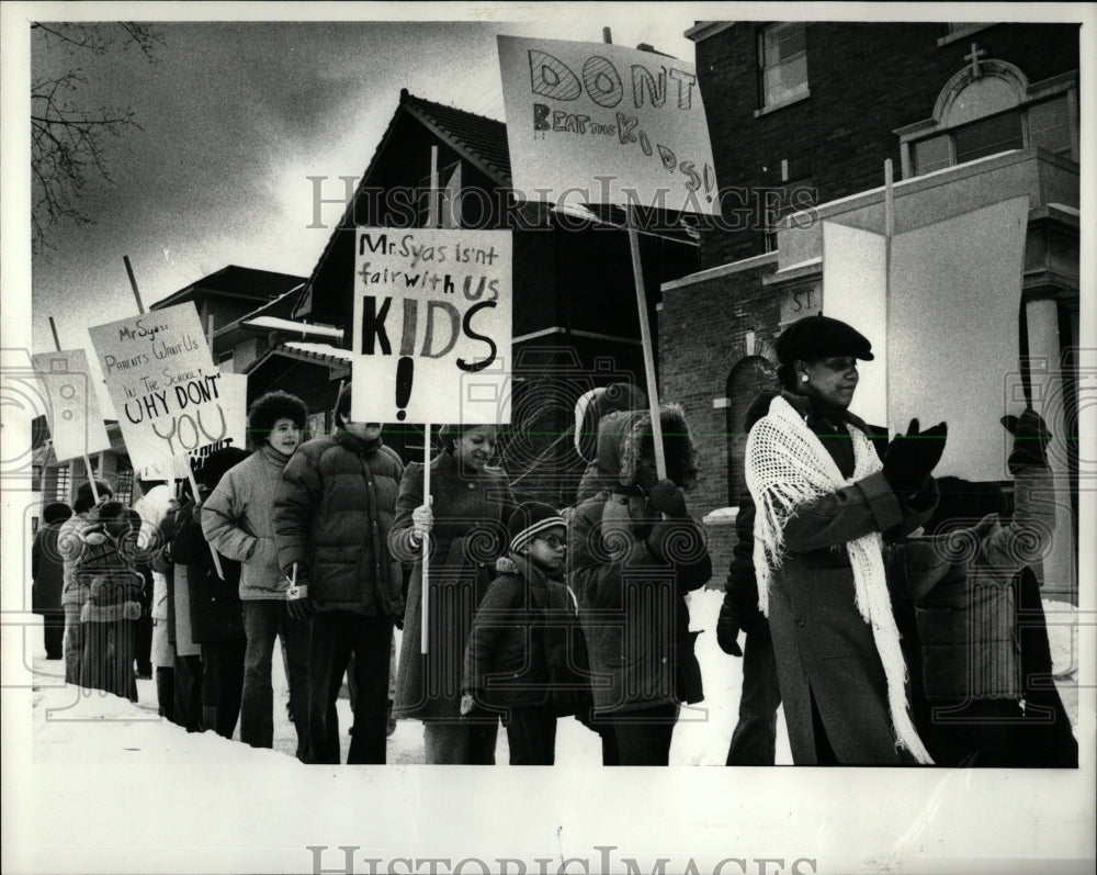 1978 Press Photo Protesting expulsion pupil Midway park - RRW61083 - Historic Images