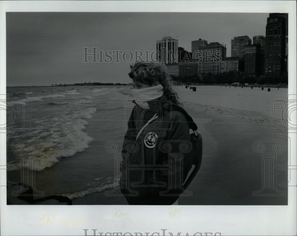 1993 Press Photo Lifeguard Toni Payne Bundles Up - RRW61159 - Historic Images