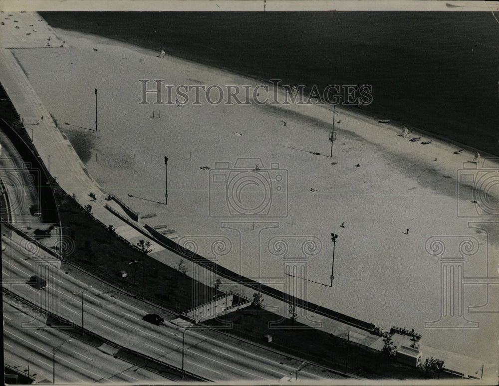 1968 Press Photo Oak St. Beach Deserted - RRW61171 - Historic Images