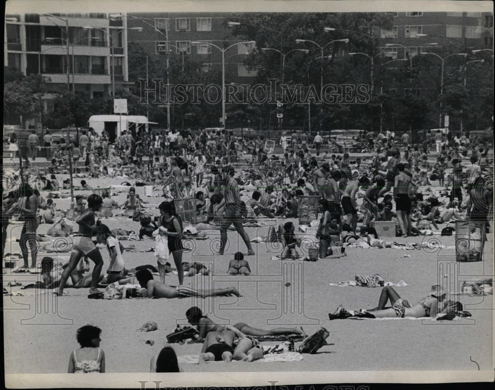 1972 Press Photo Oak St Beach Sun Bathing Lake Michigan - RRW61185 - Historic Images