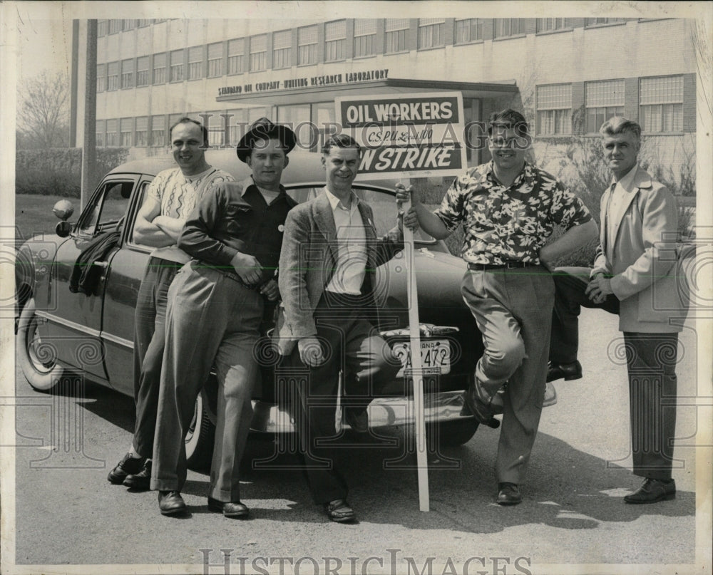 1952 Press Photo Oil Strike - RRW61333 - Historic Images