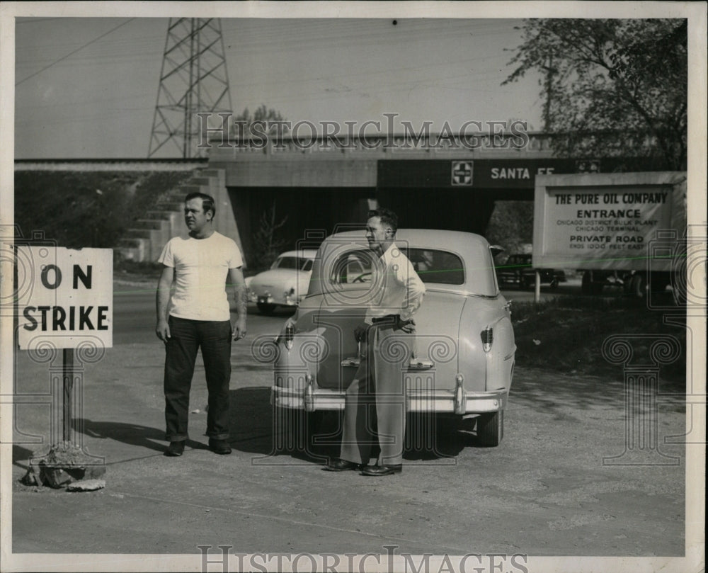 1952 Press Photo Frank Linhart Picketing Striking Mich - RRW61335 - Historic Images