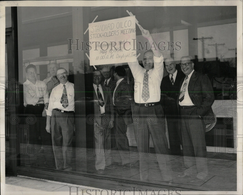 1952 Press Photo Standard Oil Research Building Strike - RRW61339 - Historic Images