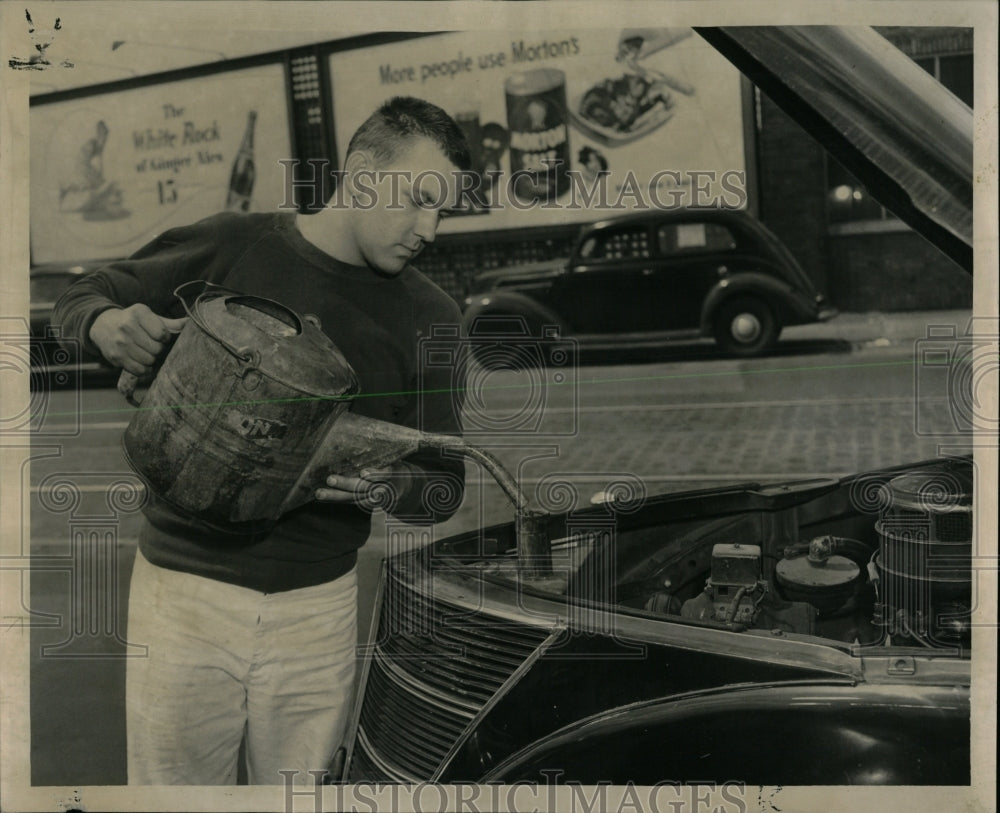 1946 Press Photo William Petz Furnace Mechanic - RRW61341 - Historic Images