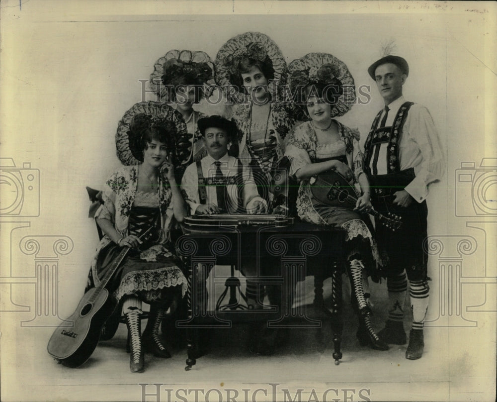 1938 Press Photo Fietchl Yodelers Entertainment Troupe - RRW61389 - Historic Images