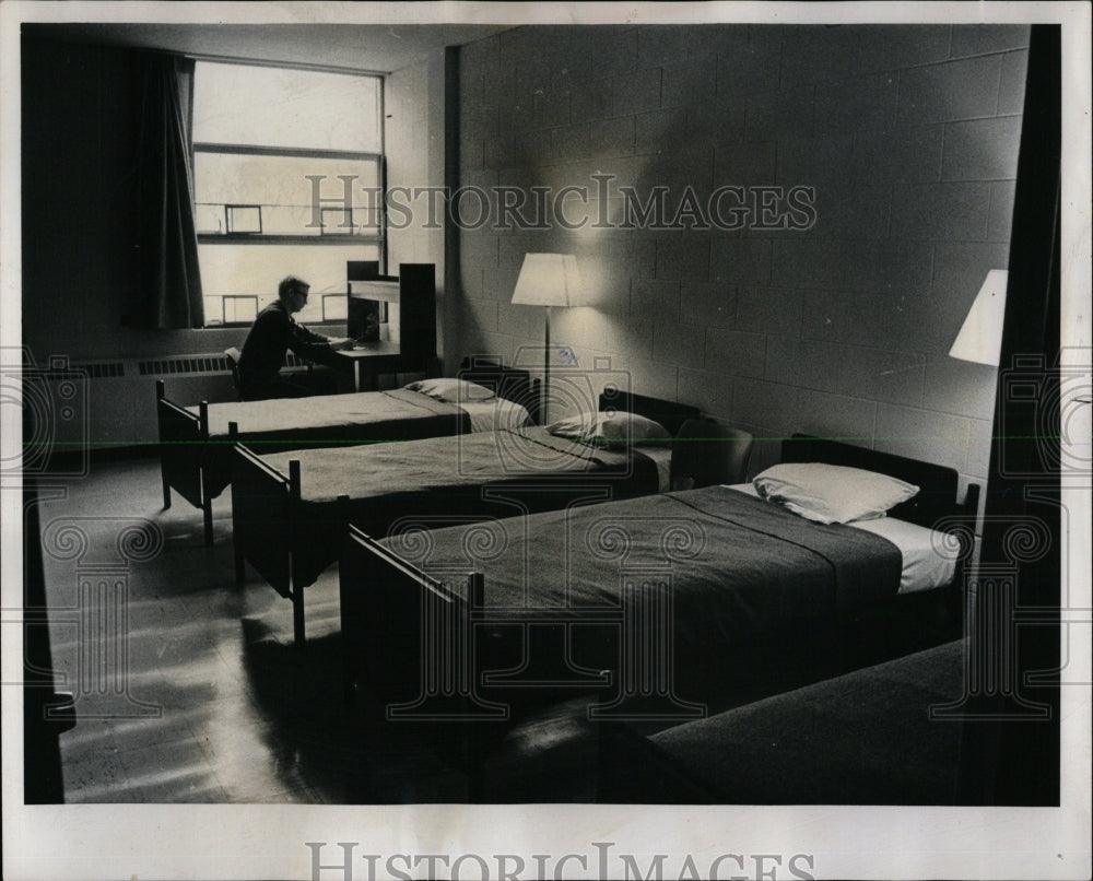 1969 Press Photo Great Lakes Naval Training Center Beds - RRW61413 - Historic Images