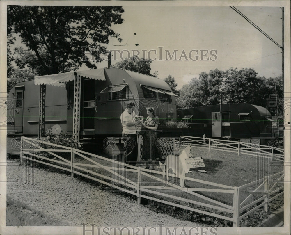 1951 Press Photo L.E. Howland Naval Stations Grounds - RRW61415 - Historic Images