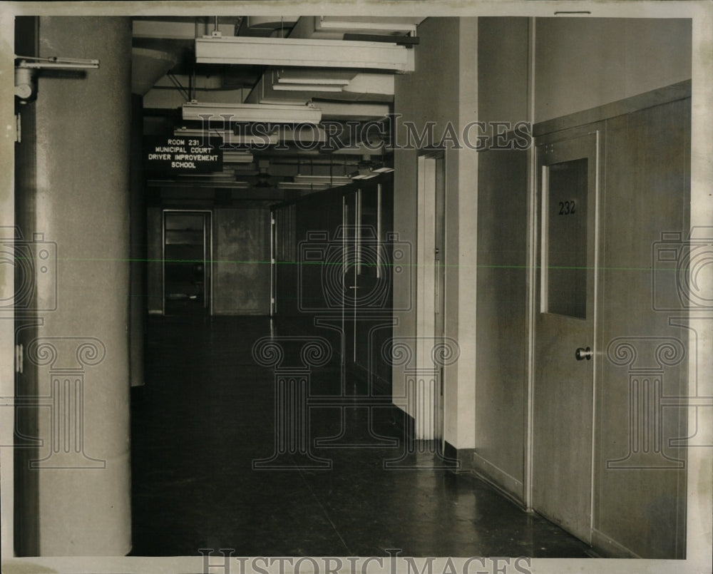 1957 Press Photo Chicago Central Office Building Hall - RRW61639 - Historic Images