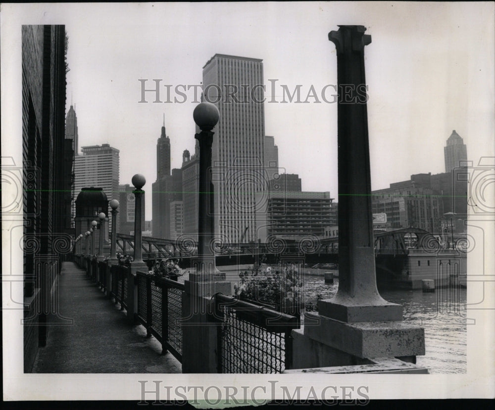 1962 Press Photo Chicago Office Bldg Flower Boxes - RRW61643 - Historic Images