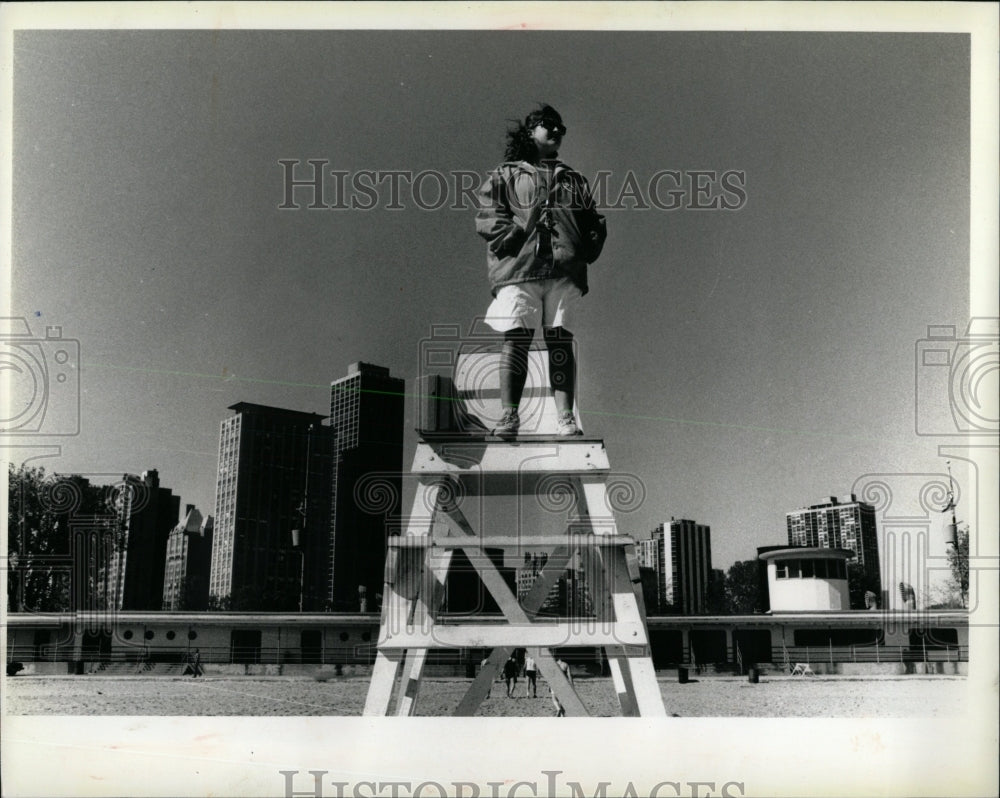 1989 Press Photo North Avenue Beach Lifeguard In Tower - RRW61679 - Historic Images