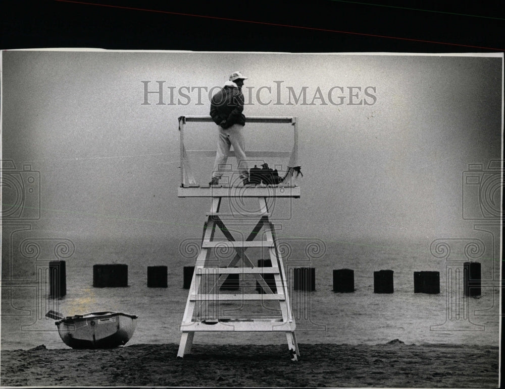 1990 Press Photo Mel Jiganti Lifeguard - RRW61681 - Historic Images