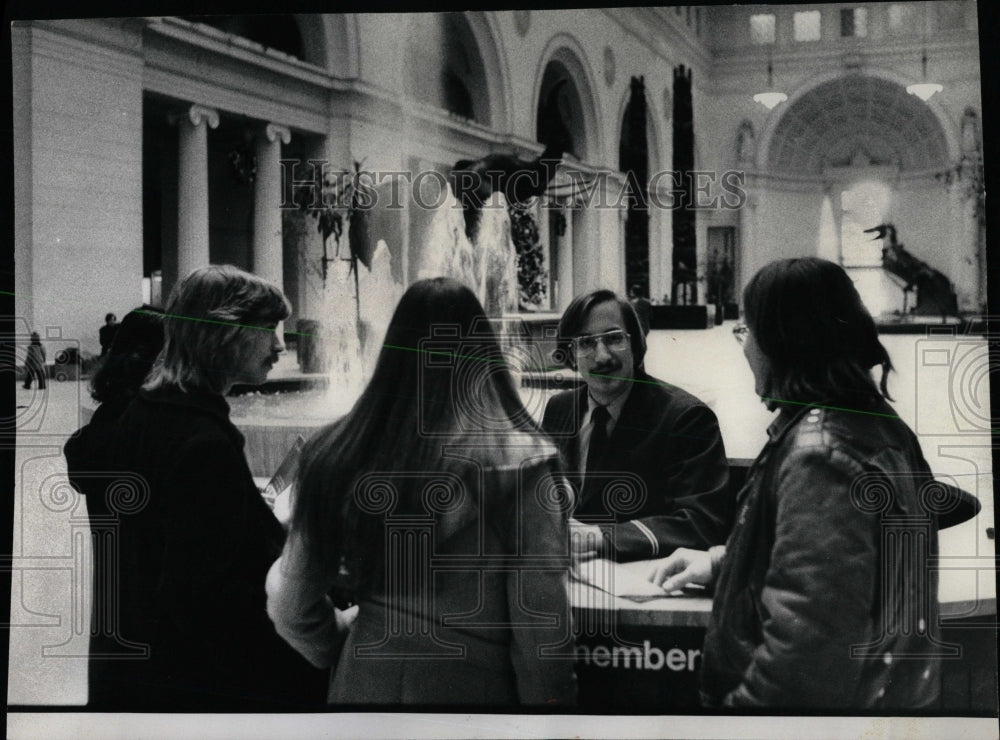 1976 Press Photo Field Time Field Museum Natural - RRW61697 - Historic Images