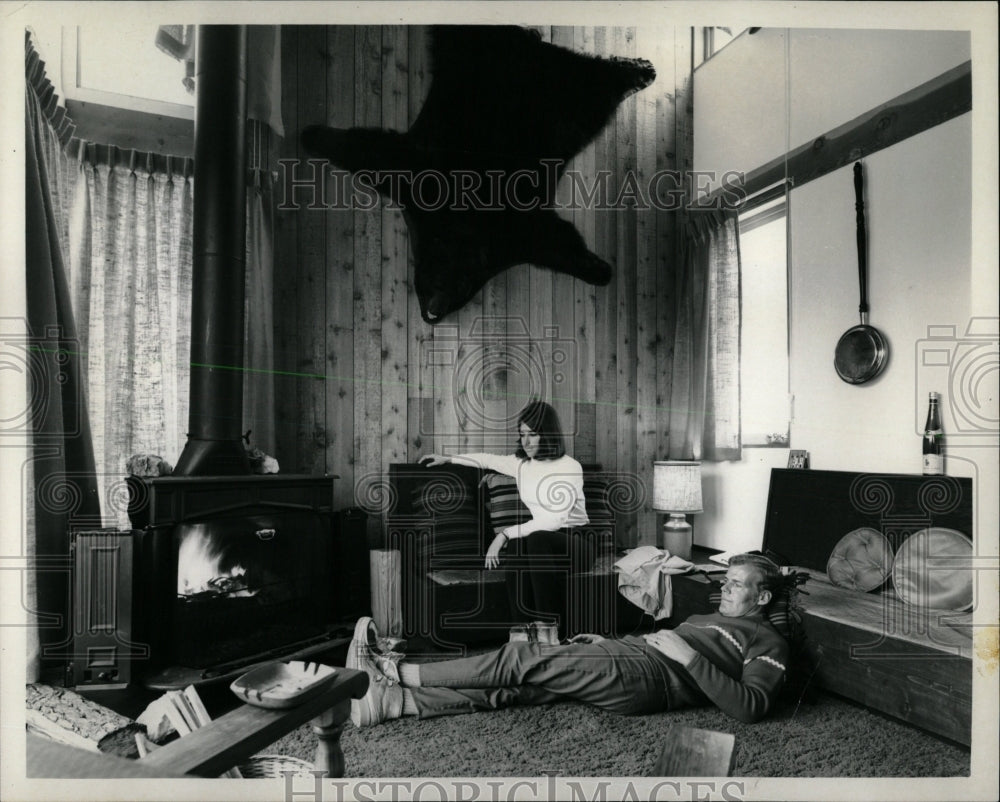 1972 Press Photo Condominium Fireplace Canada Bearskin - RRW61717 - Historic Images