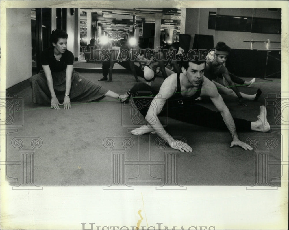 1986 Press Photo Dancer Teaching Jazz Class Hyde Park - RRW61745 - Historic Images