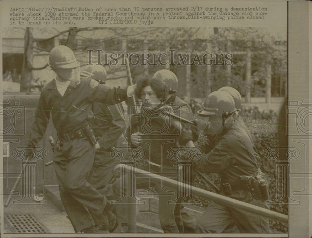 1970 Press Photo Riot Protest Federal Courthouse - RRW61765 - Historic Images