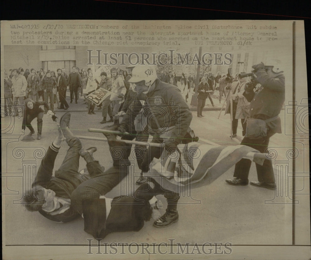 1970 Press Photo Attorney General Mitchell Demonstrator - RRW61775 - Historic Images