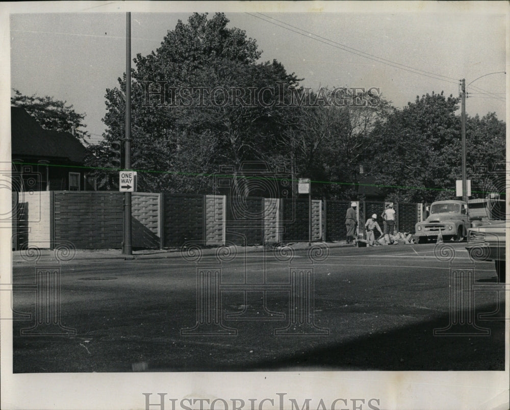 1968 Press Photo Fences Hide Vacant Lot Canaryville - RRW61801 - Historic Images