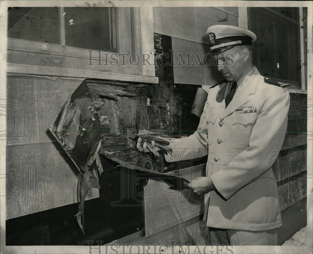 1957 Press Photo Great Lakes Base Building Rotting - RRW61849 - Historic Images