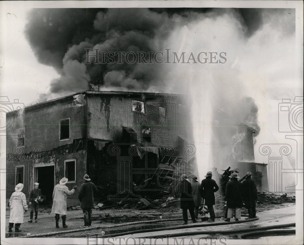 Press Photo Firemen Great Lakes Naval Training Center - RRW61851 - Historic Images