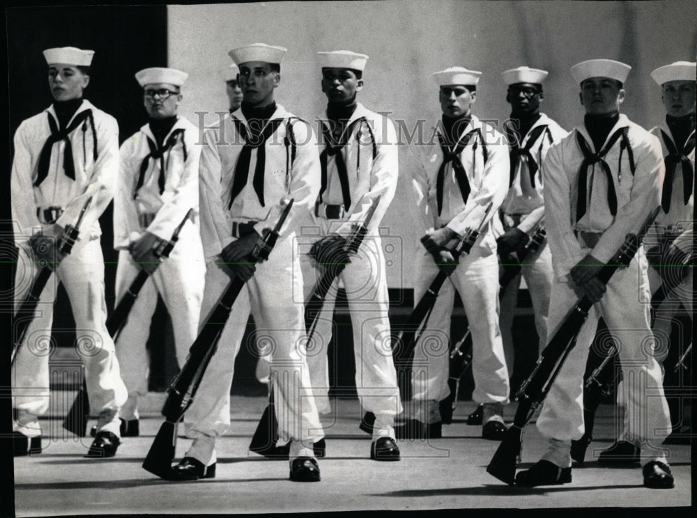 1991 Press Photo Sailor Stand Parade Rest Graduation - RRW61857 - Historic Images