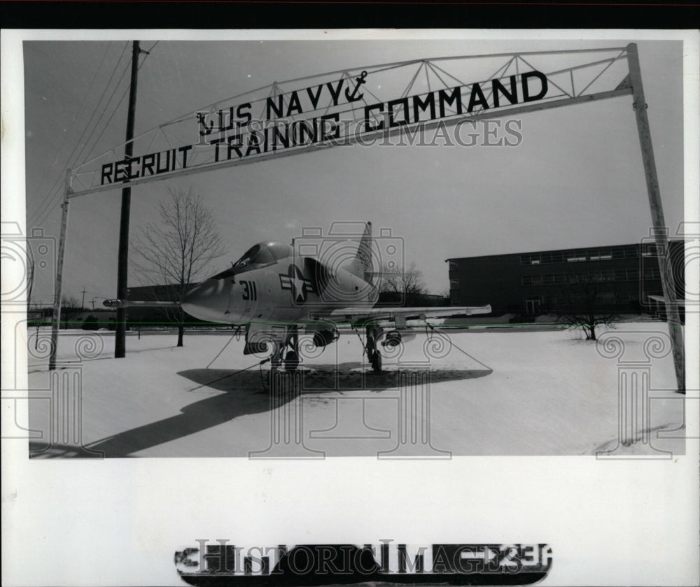 1993 Press Photo Great Lakes Naval Base Entrance Sign - RRW61887 - Historic Images