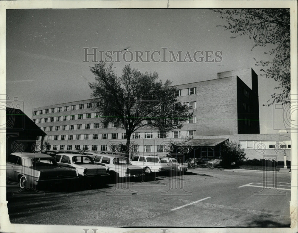 1964 Press Photo Bachelor Office Quarters Hoffa Jurors - RRW61899 - Historic Images