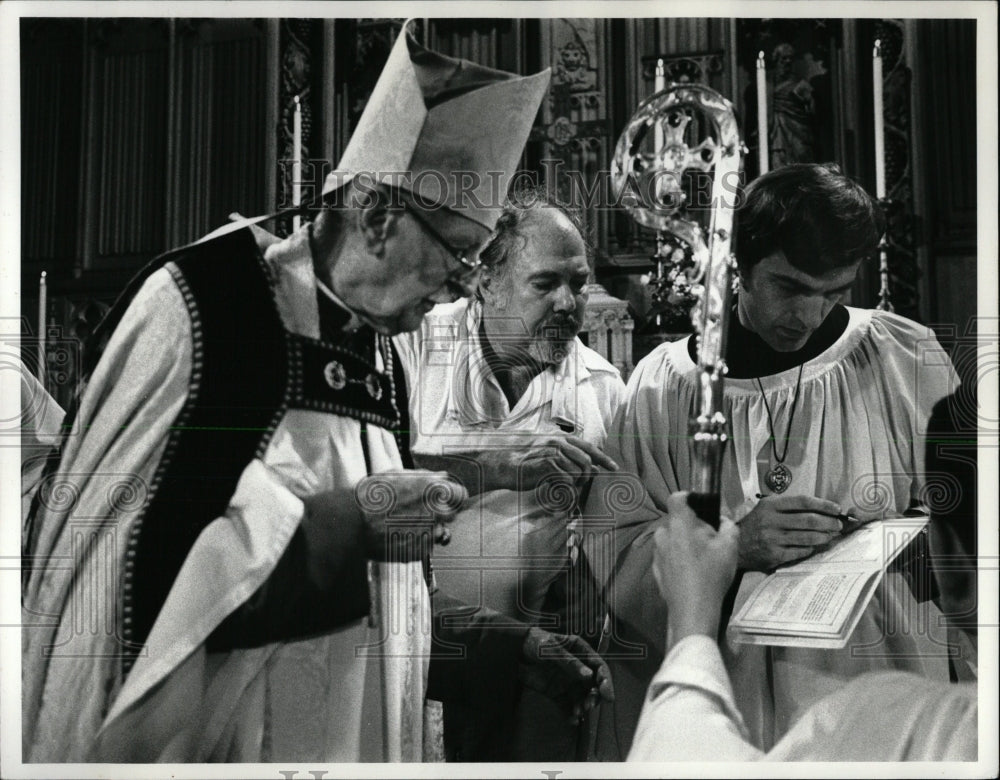 1977 Press Photo A Wedding Film On Set Director - RRW62009 - Historic Images