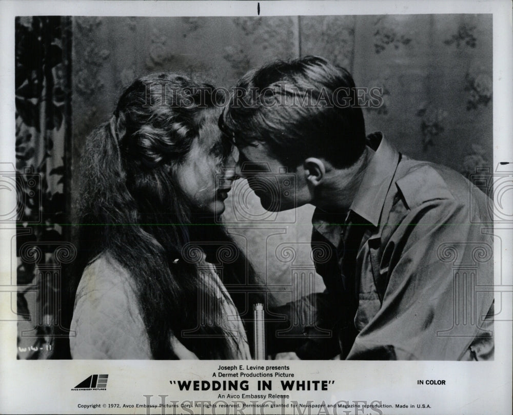 1973 Press Photo Wedding In White Film Kissing Scene - RRW62013 - Historic Images