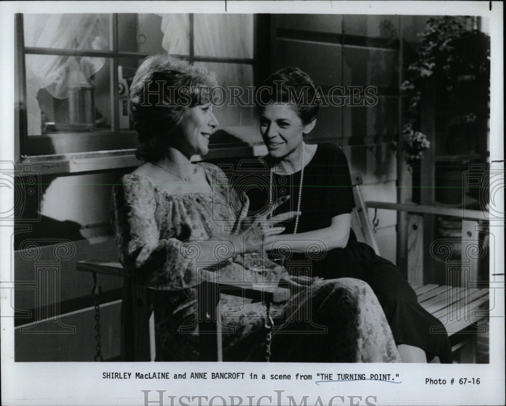 1977 Press Photo Shirley MacLaine Anne Bancroft Scene - RRW62057 - Historic Images