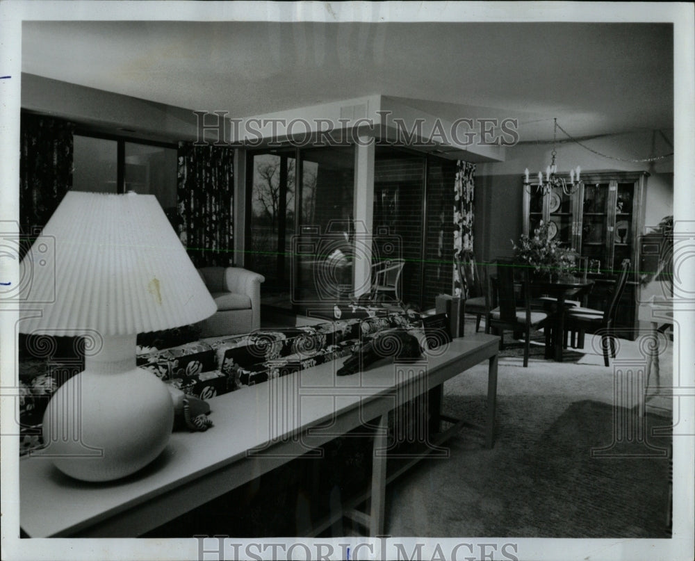 1975 Press Photo Sectional couch used to separate rooms - RRW62129 - Historic Images