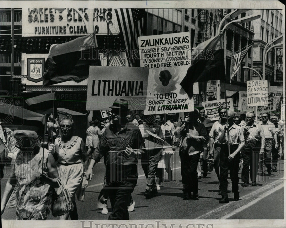 1972 Press Photo Lithuanian March Captive Nations Week - RRW62131 - Historic Images