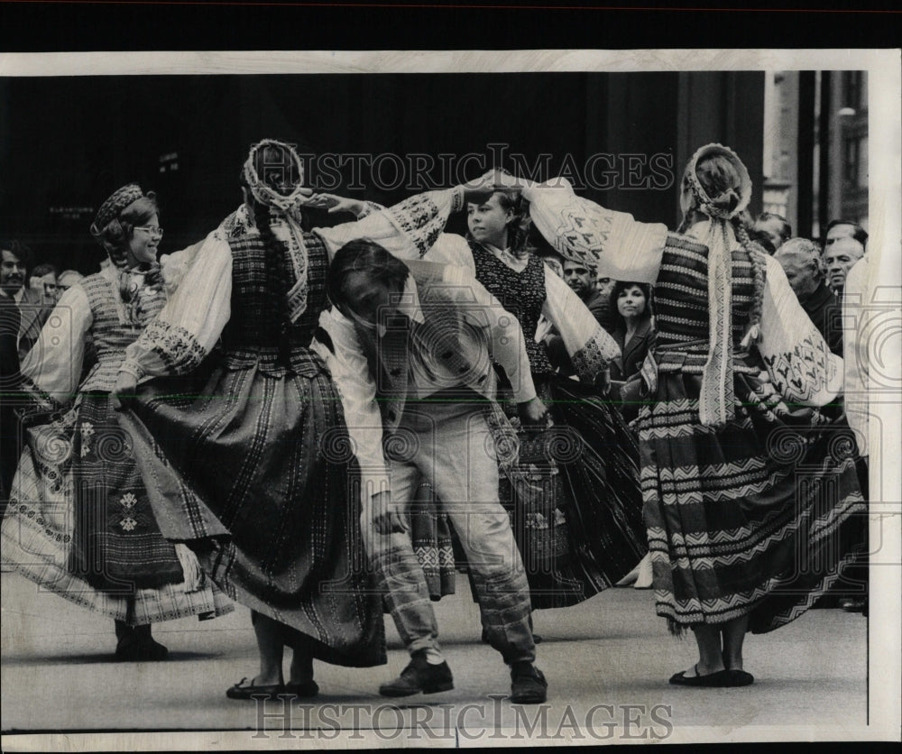 1972 Press Photo Grandis Lithuanian Folk Dancers Civic - RRW62147 - Historic Images