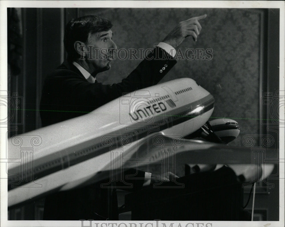 1990 Press Photo Model United Airlines Aircraft Wolf - RRW62167 - Historic Images