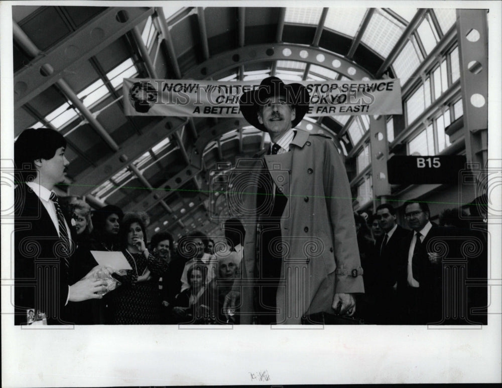 1991 Press Photo United Airlines Tokyo Flight Wolf - RRW62173 - Historic Images