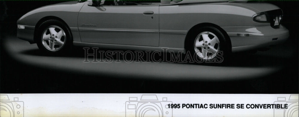 1995 Press Photo Pontiac Sunfire SE Convertible - RRW62271 - Historic Images