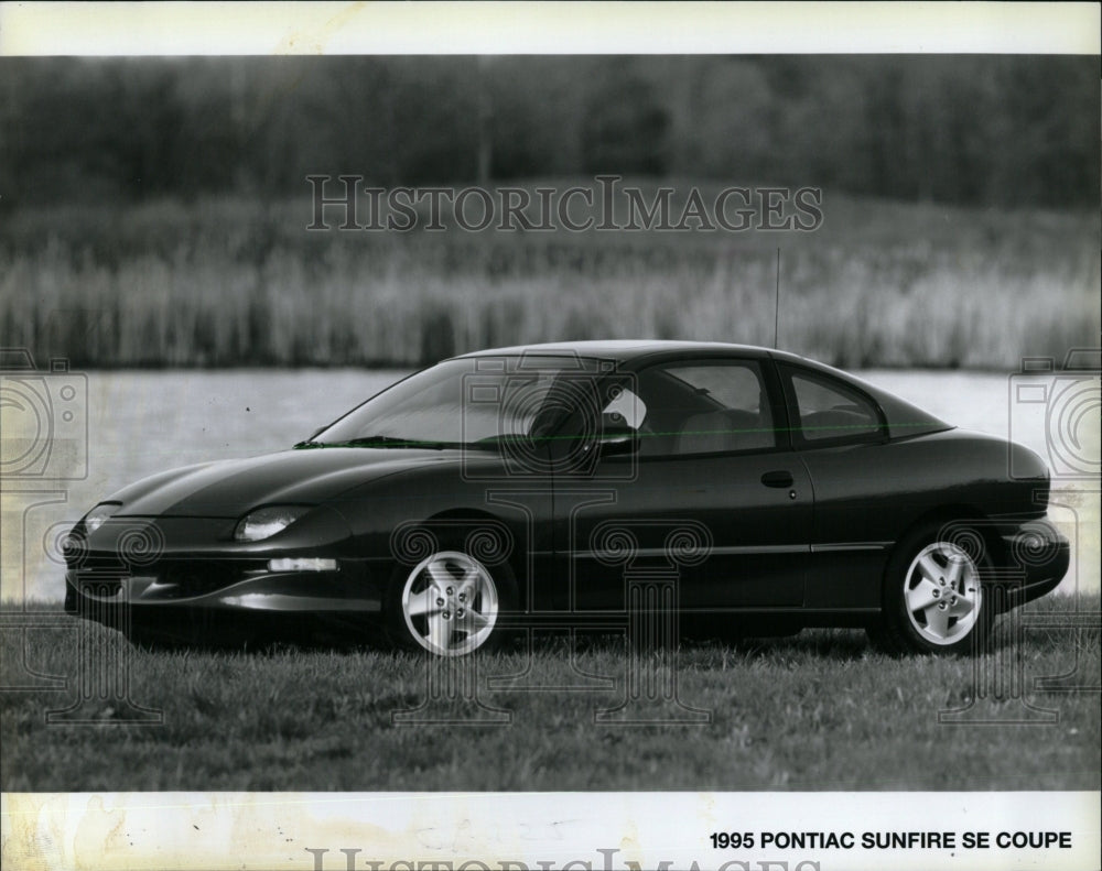 1995 Press Photo Pontiac Sunfire SE Coupe - RRW62281 - Historic Images